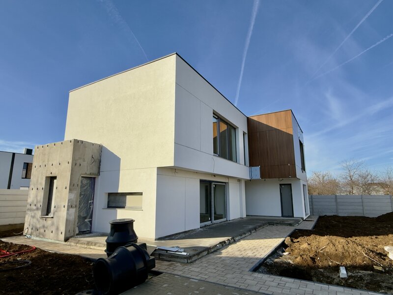 Tunari, vila individuala moderna, zona rezidentiala, langa padure