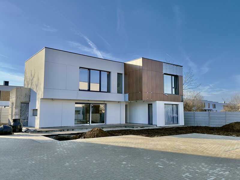 Tunari, vila individuala moderna, zona rezidentiala, langa padure